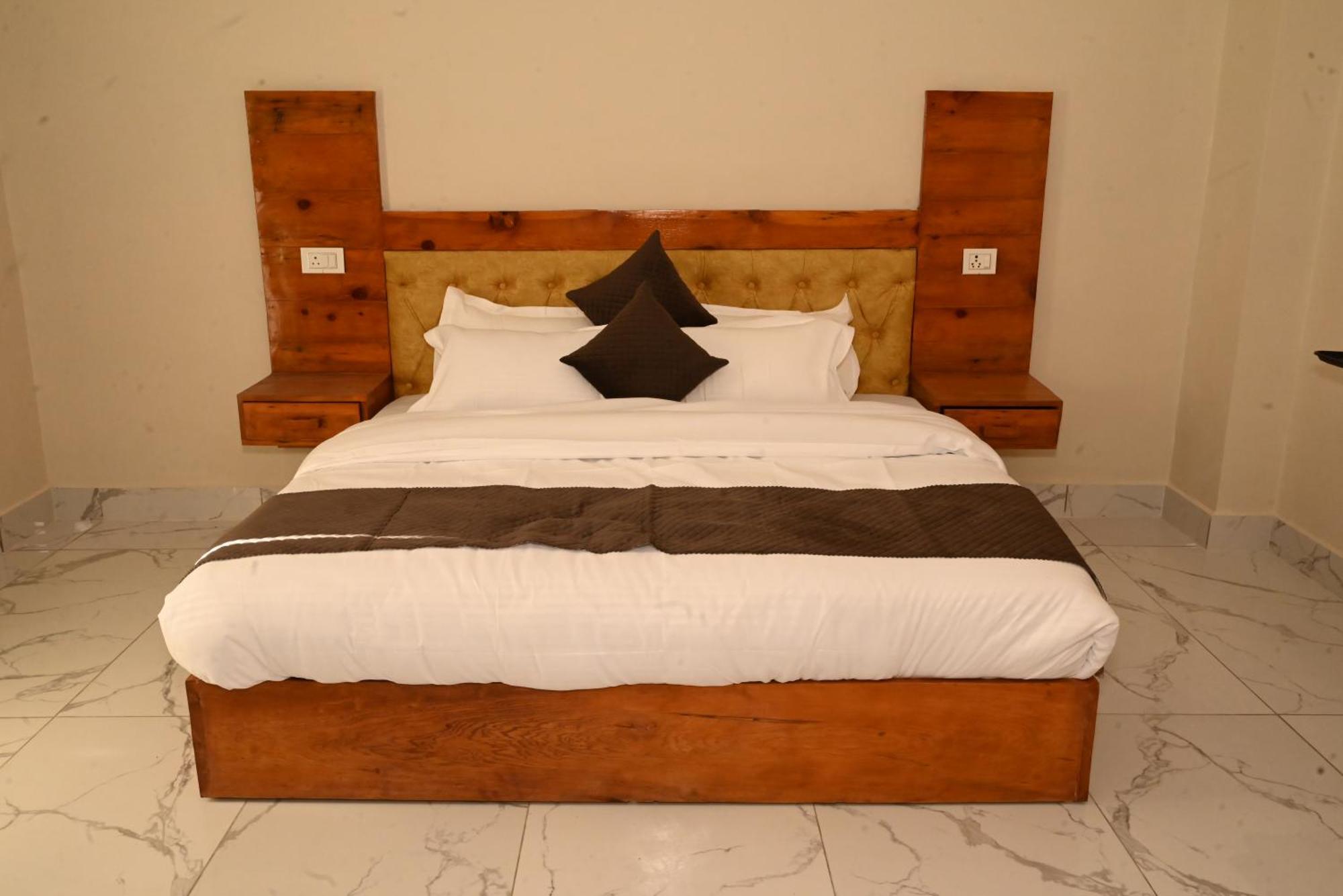 Himalayan Hill Top Resort Kanatal Luaran gambar