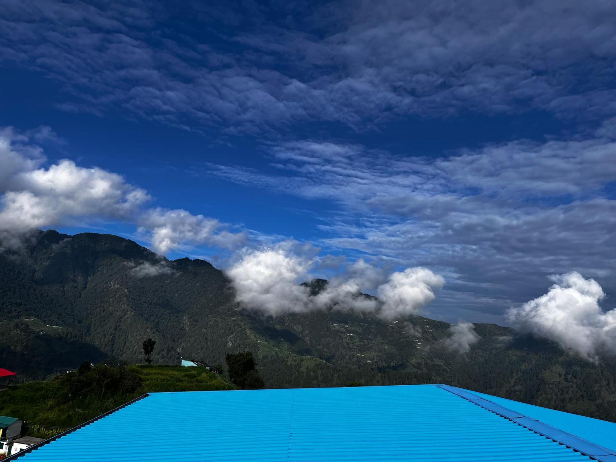 Himalayan Hill Top Resort Kanatal Luaran gambar