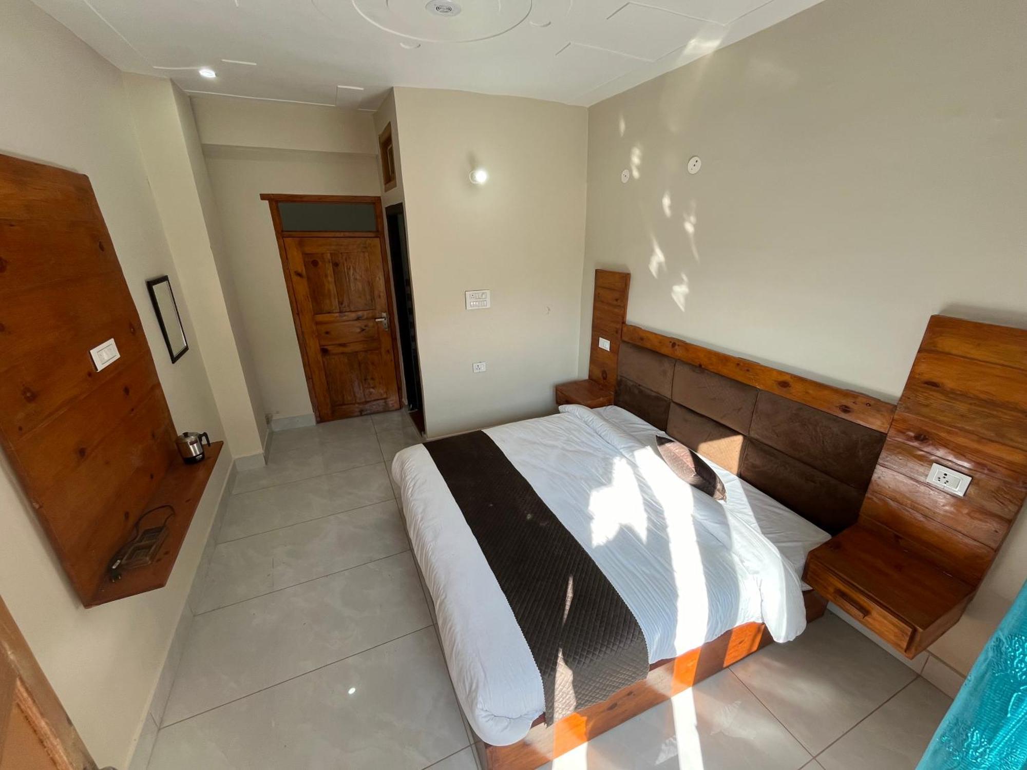 Himalayan Hill Top Resort Kanatal Luaran gambar