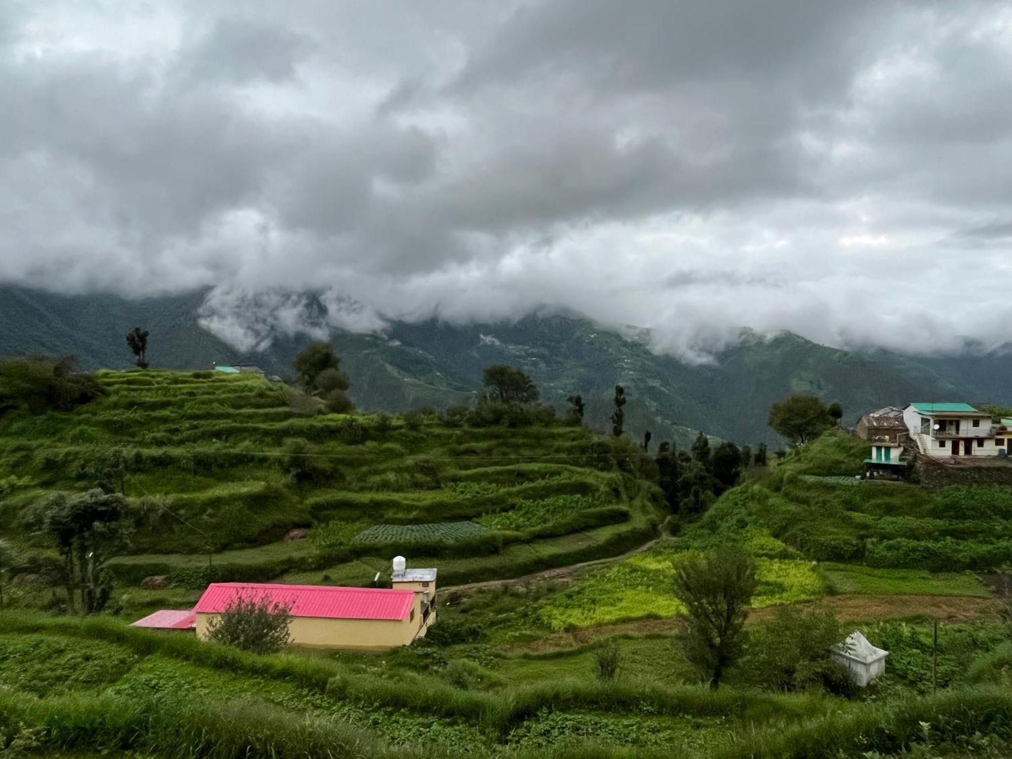 Himalayan Hill Top Resort Kanatal Luaran gambar